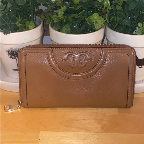 Tory Burch Handbags - Authentic Tory Burch Wallet